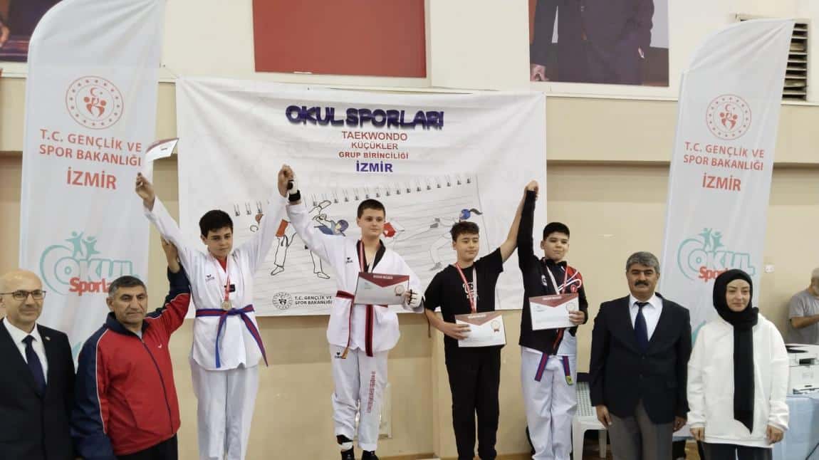 İzmir'de yapılan Okul Sporları Teakwondo Grup Eleme Müsabakalari